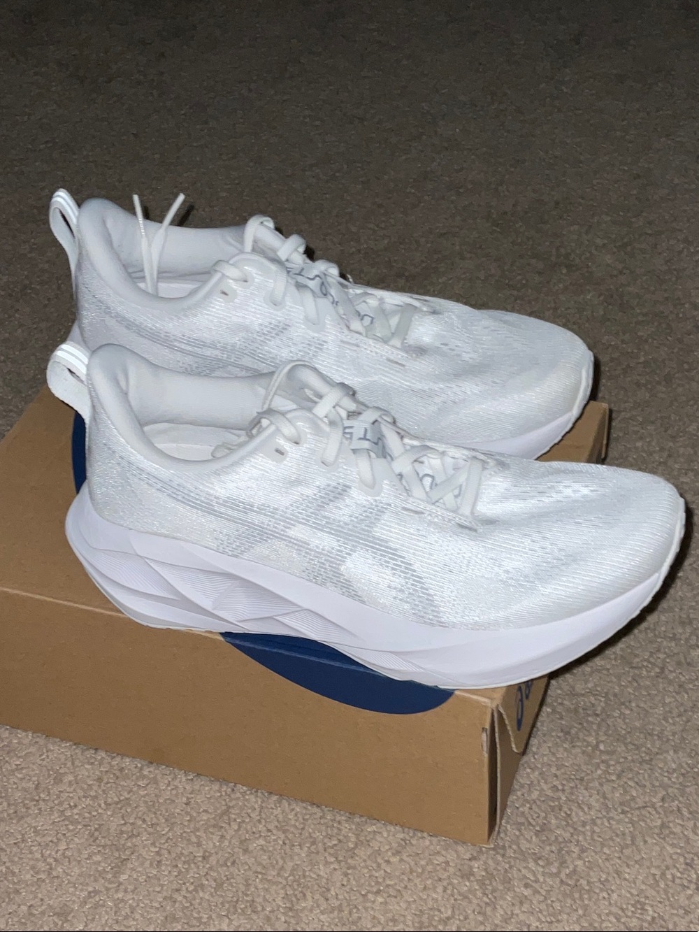 Women’s ASICS Novablast 5 size 9.5